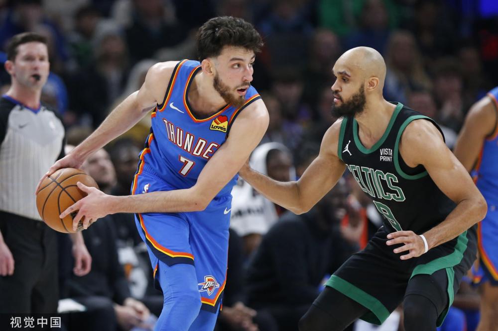 两人之间的 两人之间的